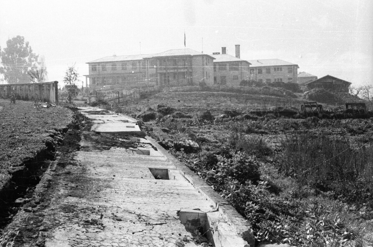 Pandereta caída en las Afueras del Hospital