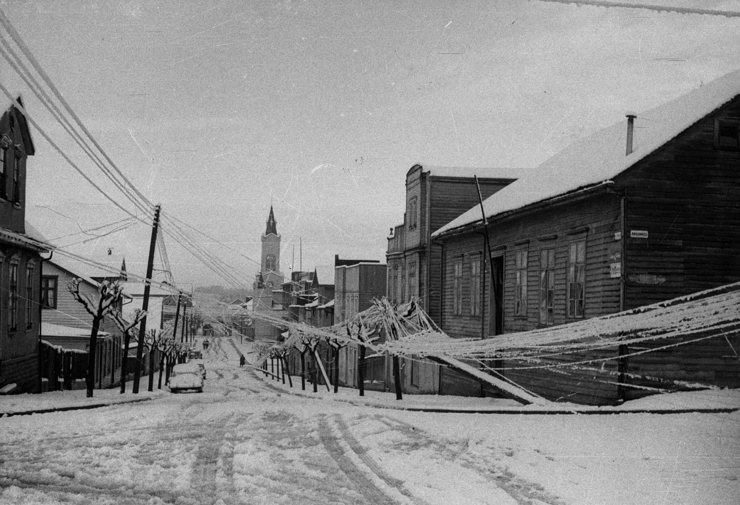 Caída de Tendido Eléctrico en Calle Prat por Nevazón de 1948