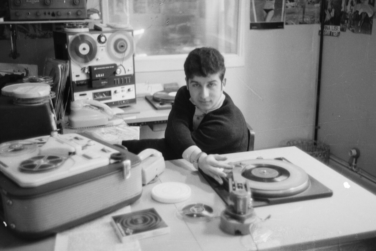 Serie del autor: Radio Concordia. Sergio F, Isabel F, Cabezas. Año 1970