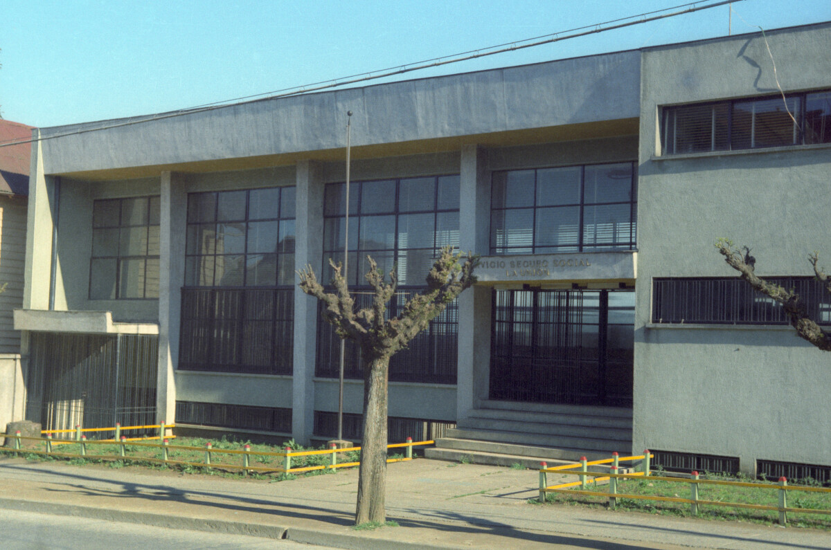 Plano general de la entrada del edificio del Servicio Seguro Social de La Unión