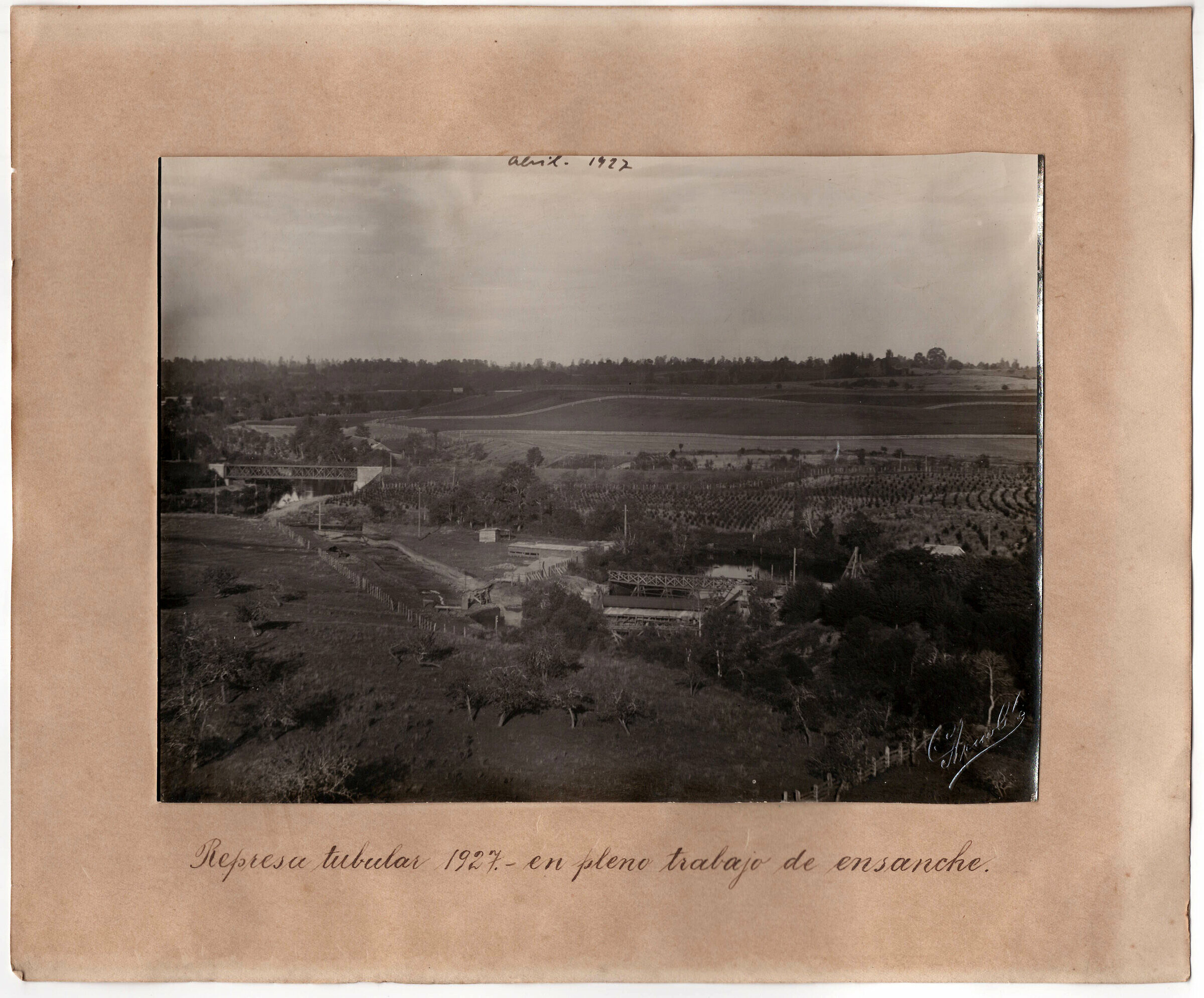 Vista de la represa de la Turbina del LLollelhue durante los trabajos de ensanche para la instalación de la segunda turbina