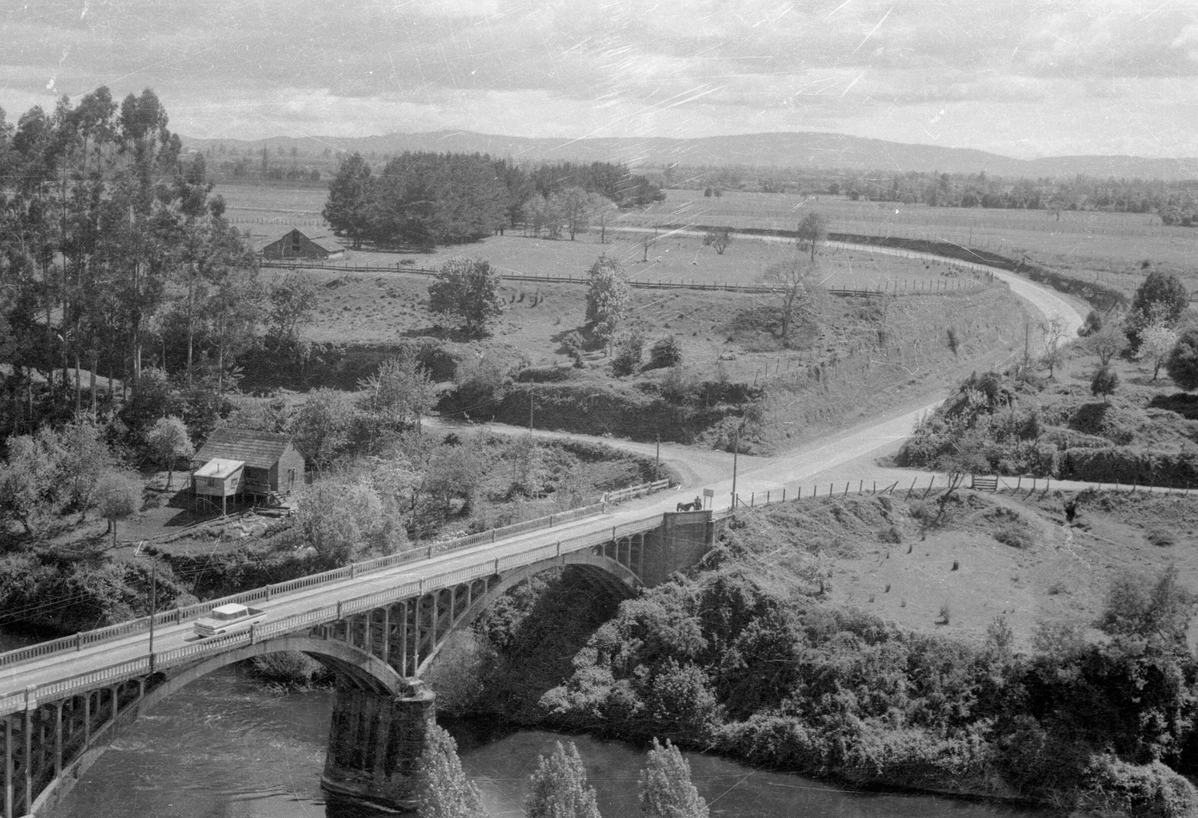 Plano general de puente de RÍO Bueno, tomada desde las alturas.