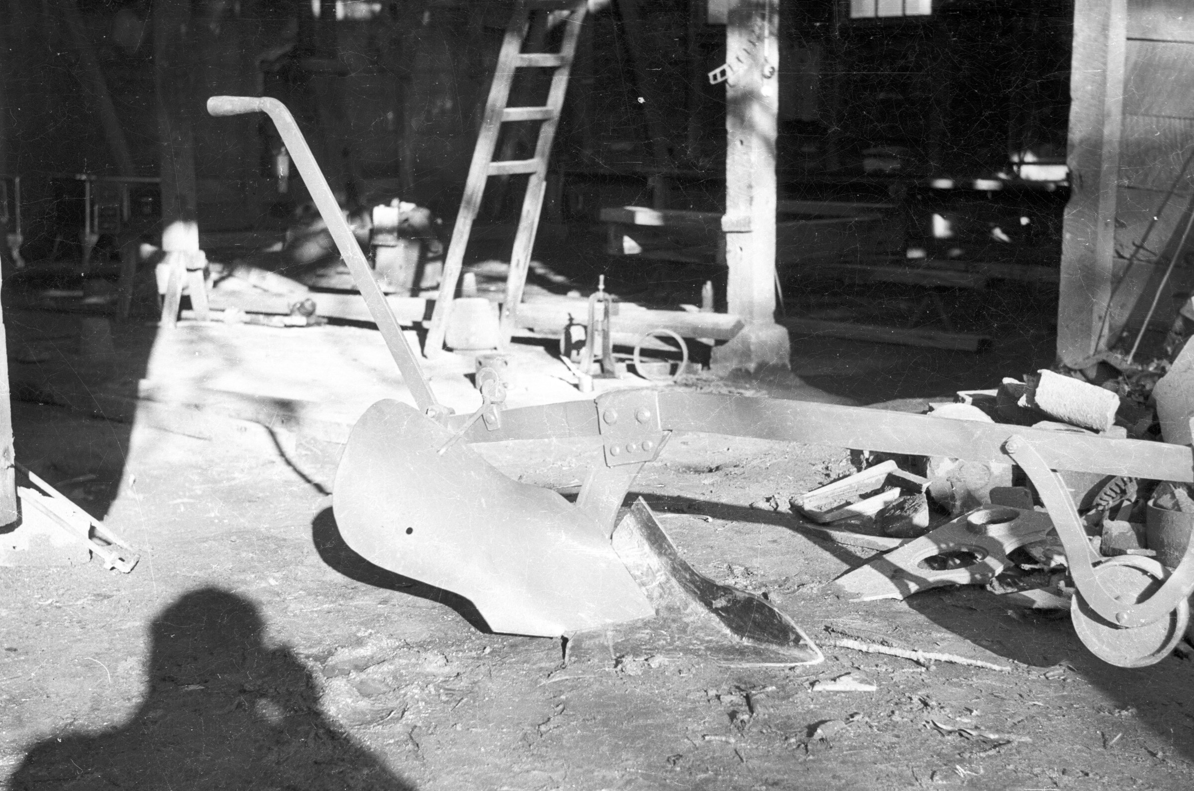 plano general de artefacto para arar la tierra de forma manual