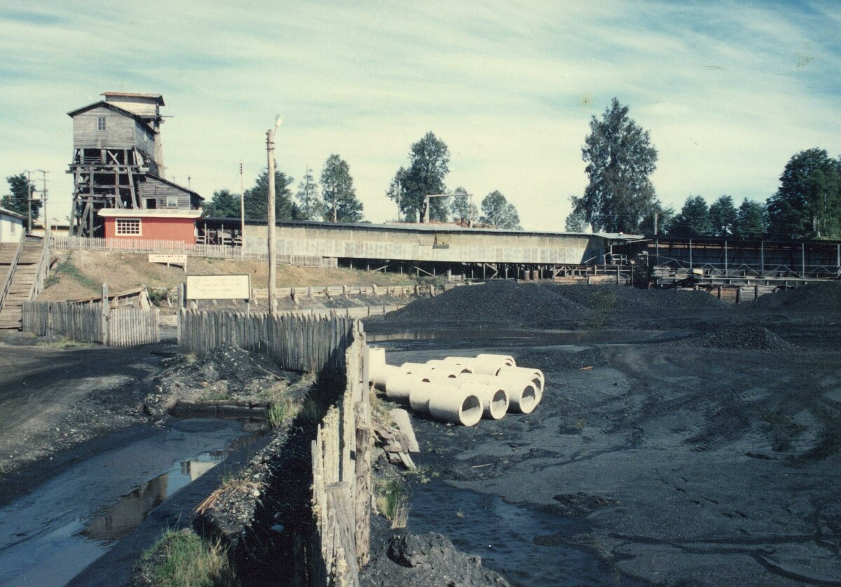 plano general de una caseta y carbón en las faenas de la Compañía carbonífera San Pedro de Catamutún.